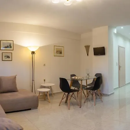 Meteoron Theasis Apartment *