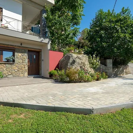 Meteoron Theasis Apartment